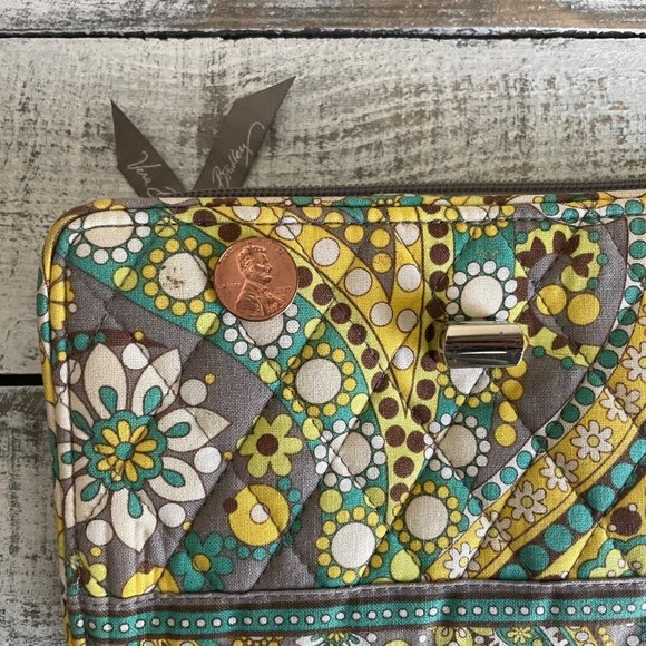 Vera Bradley Turn Lock Wallet Lemon Parfait - Picture 6 of 9